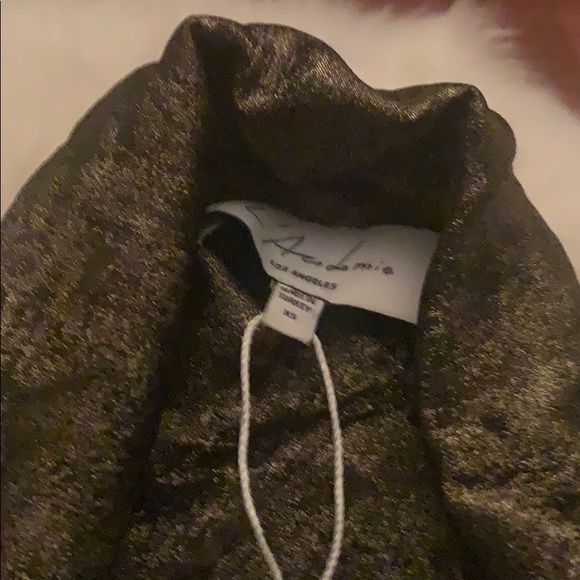 L’Academie Shimmery Gold Romper New - Picture 5 of 8